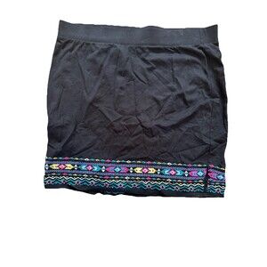 Torrid Size 2 Black Pencil Skirt Embroidered Beaded Pattern